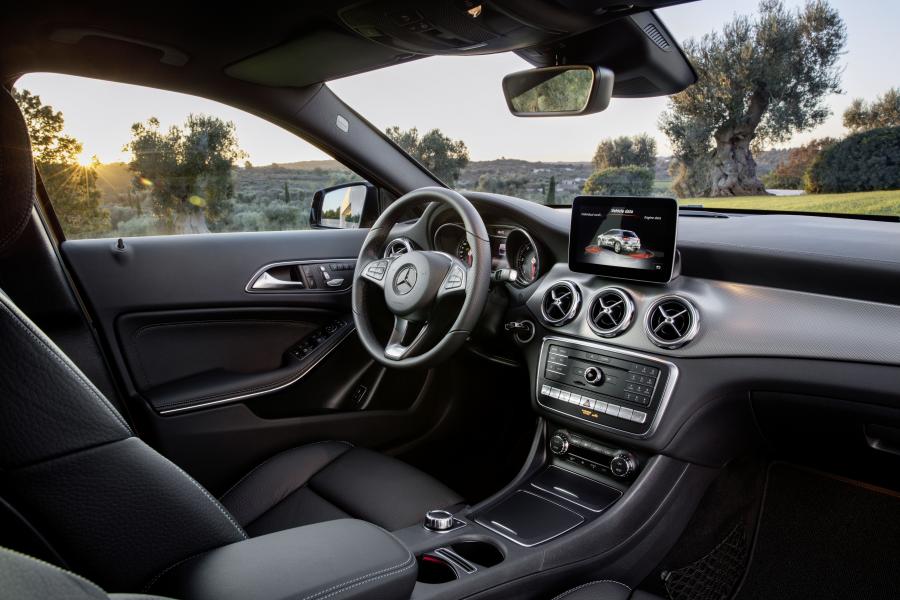 Интерьер Mercedes-Benz GLA220 d 4Matic (X156) 2017 года  (WW) (фото 31 из 33)